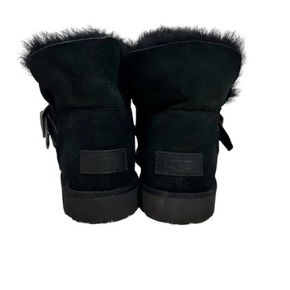 UGG Romely Suede Short Buckle UGG plush Lined Boots Black Shearling Size 7